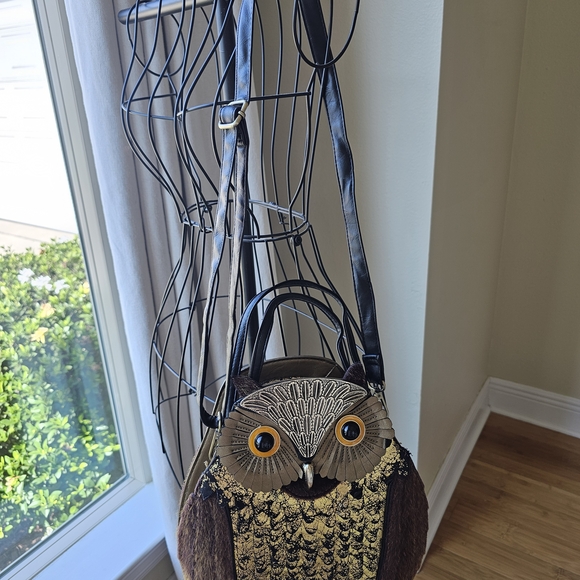 Whimsical Owl Shoulder Bag Brown and Gold - Picture 6 of 7